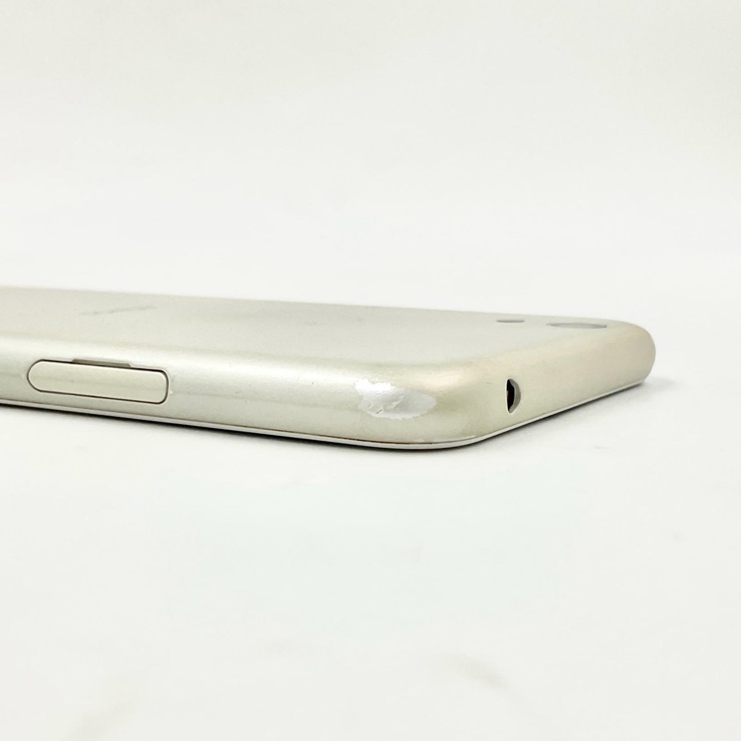 【全額返金保証】【最速発送】SHARP AQUOS sense 32GB シルキーホワイト au SHV40-u 動作確認済