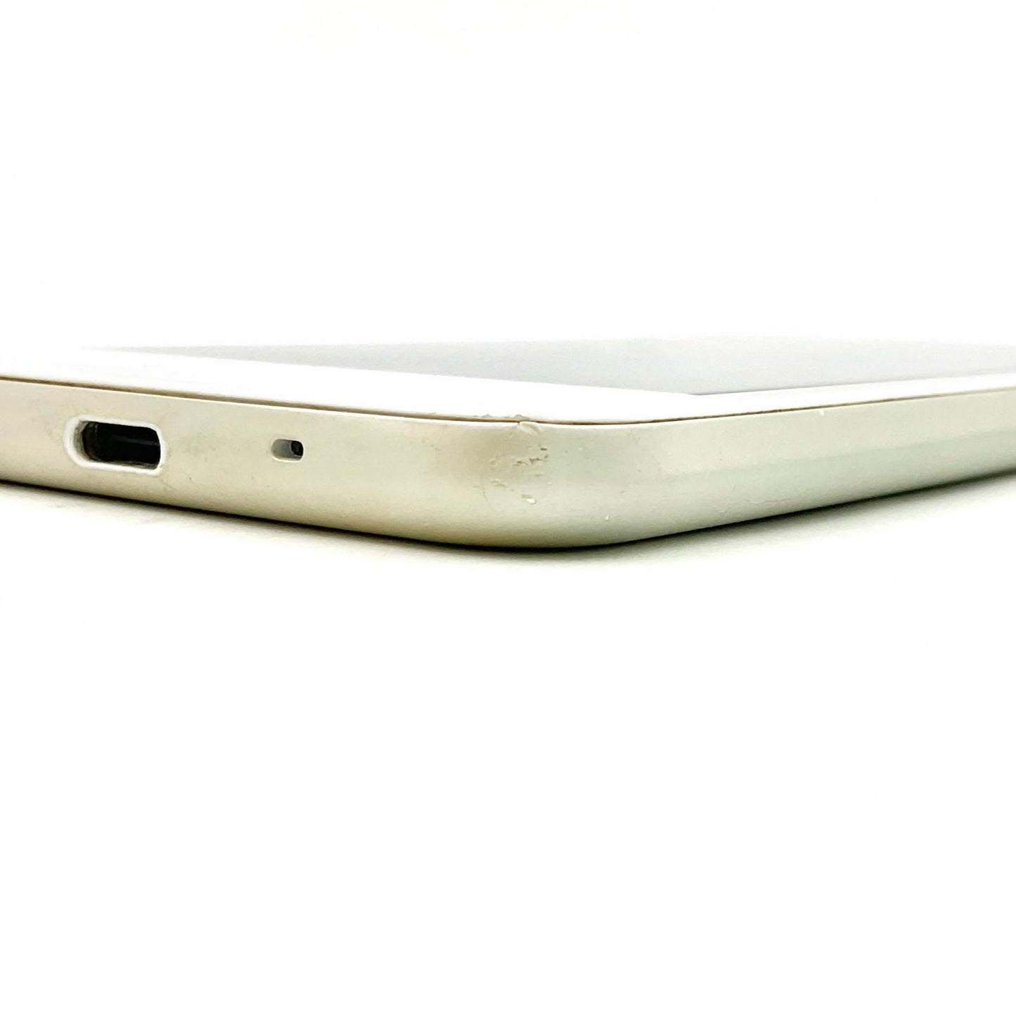 【全額返金保証】【最速発送】SHARP AQUOS sense 32GB シルキーホワイト au SHV40-u 動作確認済