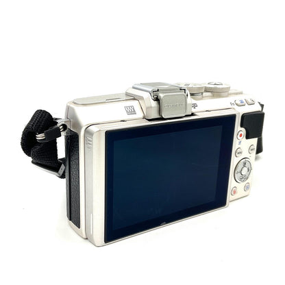 【全額返金保証】【最速発送】OLYMPUS デジタル一眼 PEN Lite E-PL7 EZダブルズームキット シルバー 美品 動作確認済