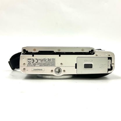 【全額返金保証】【最速発送】OLYMPUS デジタル一眼 PEN Lite E-PL7 EZダブルズームキット シルバー 美品 動作確認済