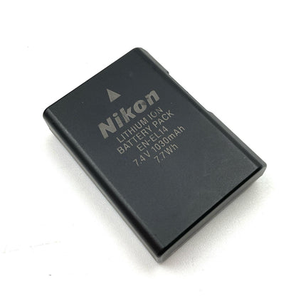 【最速発送】Nikon デジタル一眼 D5200 ボディ ブラック【難有】