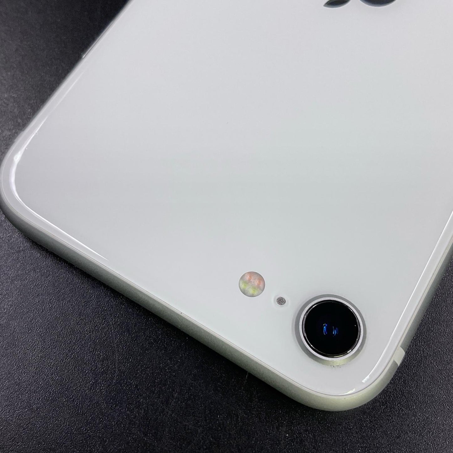 【最速発送】Apple iPhone iPhone SE（第2世代） 64GB ホワイト SIMフリー 白ロム【難有】 83.5%