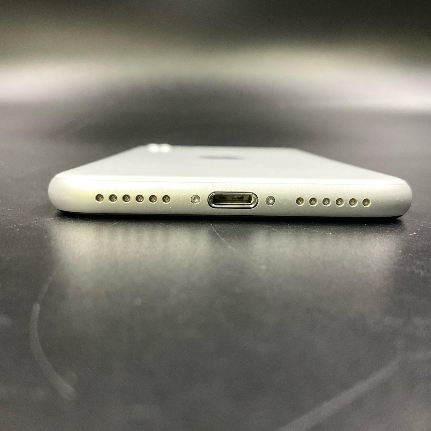 【最速発送】Apple iPhone iPhone SE（第2世代） 64GB ホワイト SIMフリー 白ロム【難有】 83.5%