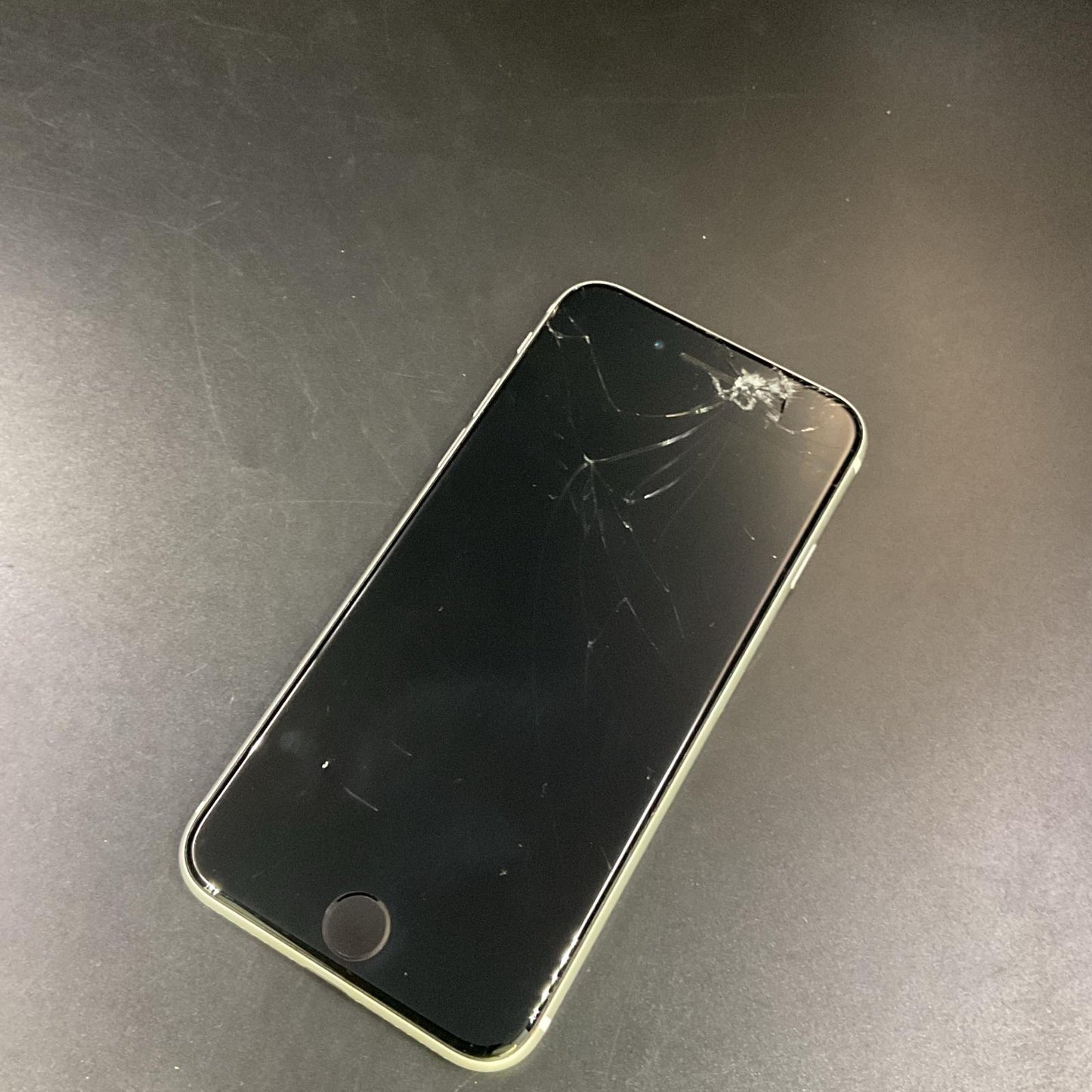 【最速発送】Apple iPhone iPhone SE（第2世代） 64GB ホワイト SIMフリー 白ロム【難有】 83.5%