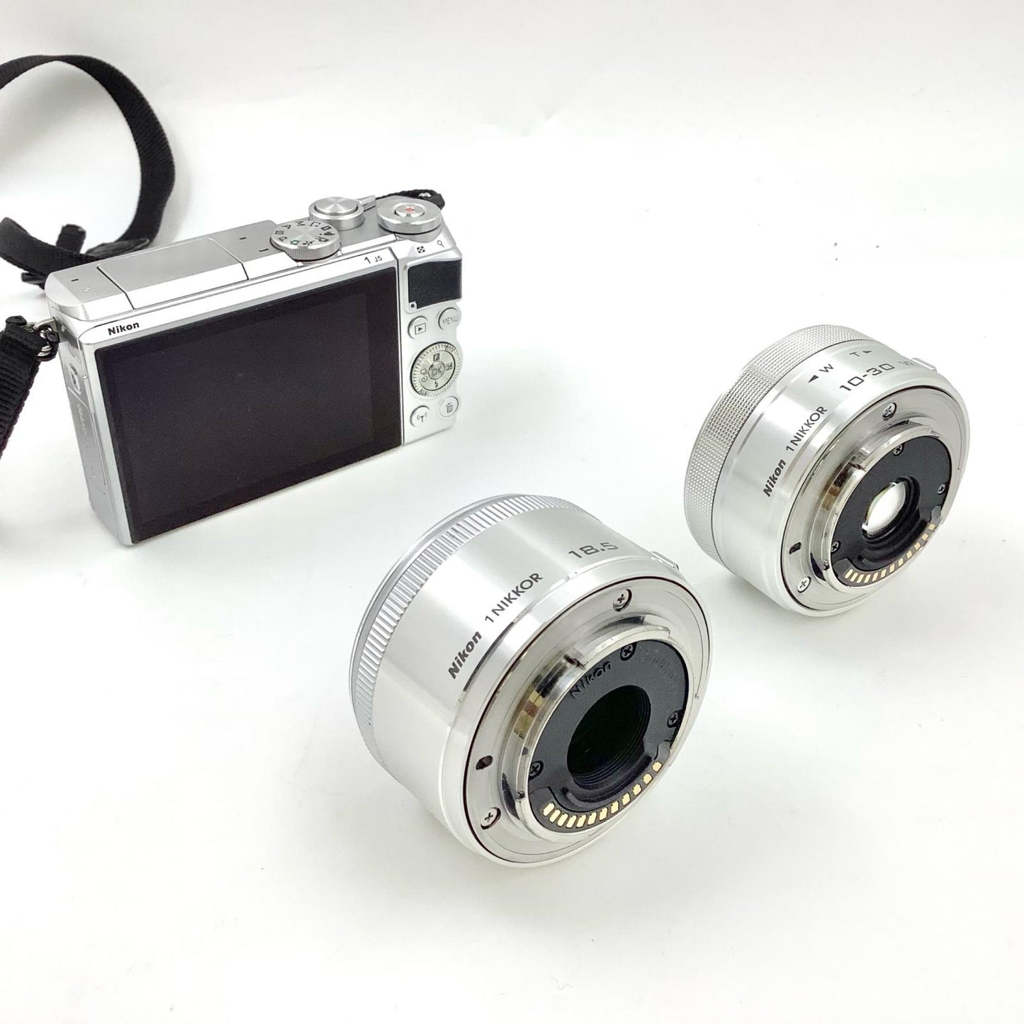 【全額返金保証】【最速発送】Nikon デジタル一眼 Nikon 1 J5 ダブルレンズキット シルバー 動作確認済