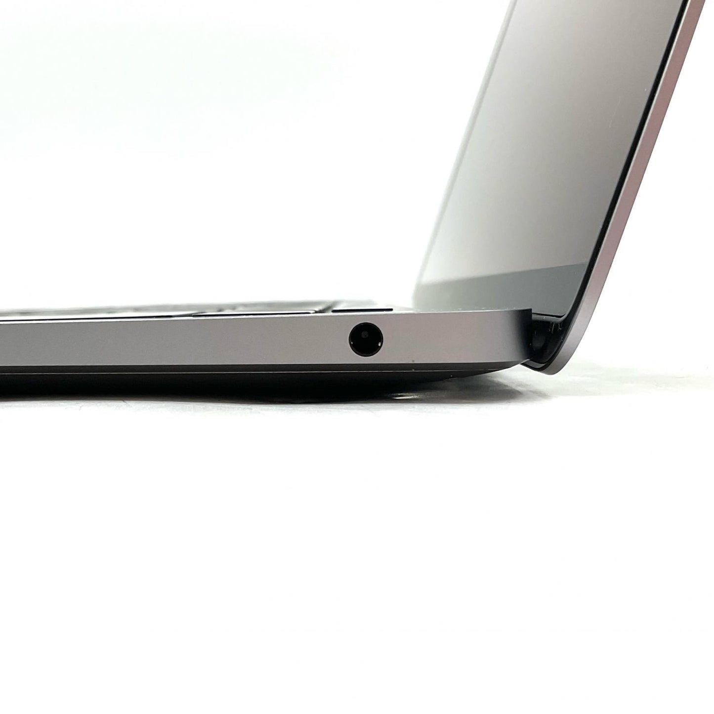 【全額返金保証】【最速発送】Apple MacBook Air 13.3インチ 2020 1.1 GHz デュアルコア Intel Core i3 8GB SSD 256GB スペースグレイ 93% 動作確認済