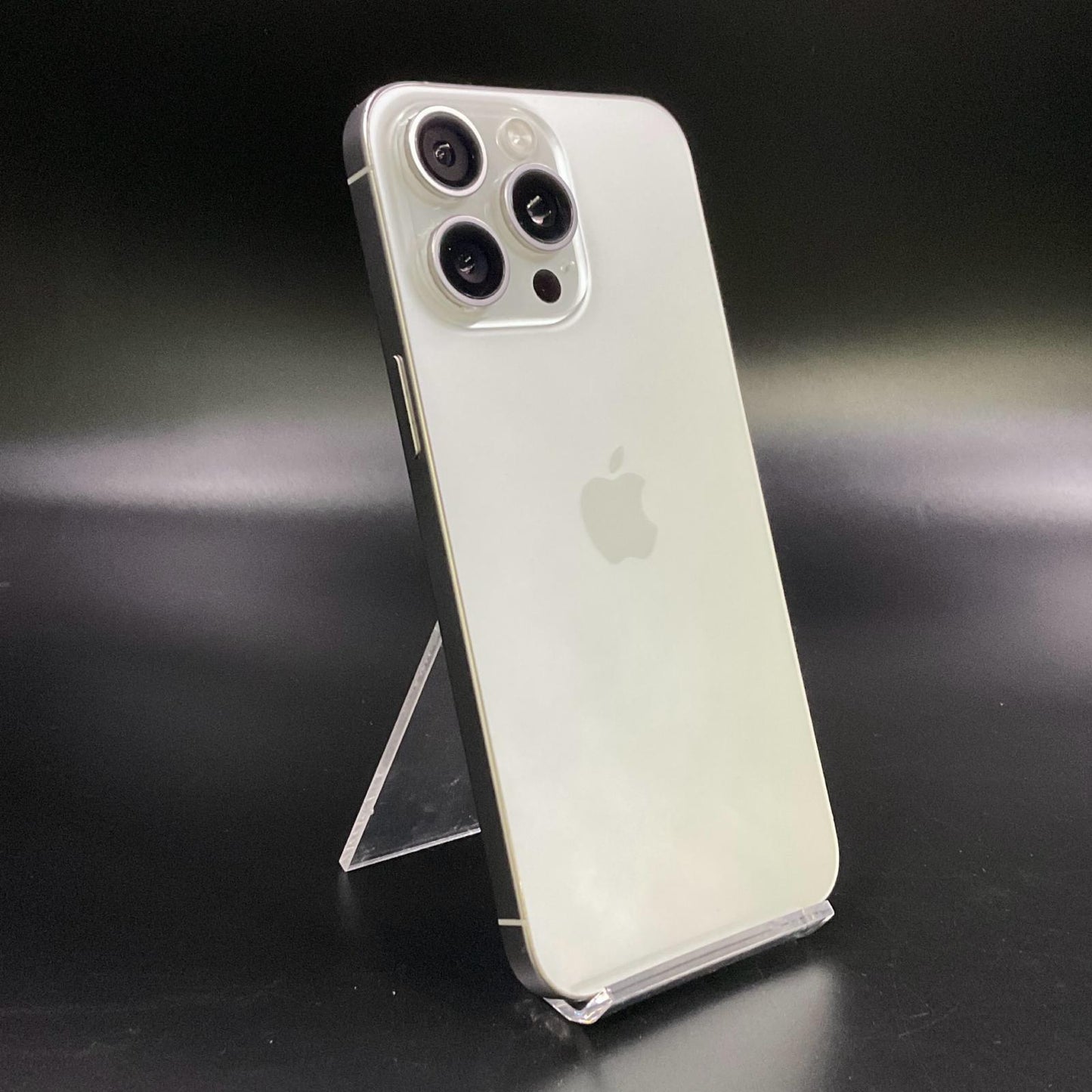 【全額返金保証】【最速発送】Apple iPhone iPhone Pro Max 15 Pro Max 1TB ホワイトチタニウム au 動作確認済 81%