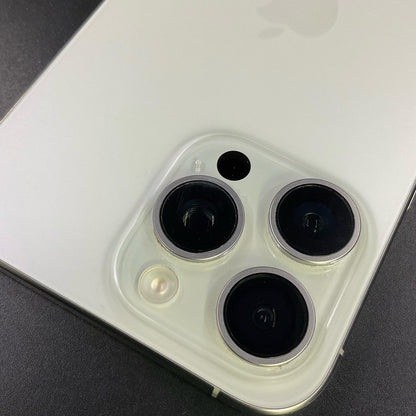 【全額返金保証】【最速発送】Apple iPhone iPhone Pro Max 15 Pro Max 1TB ホワイトチタニウム au 動作確認済 81%