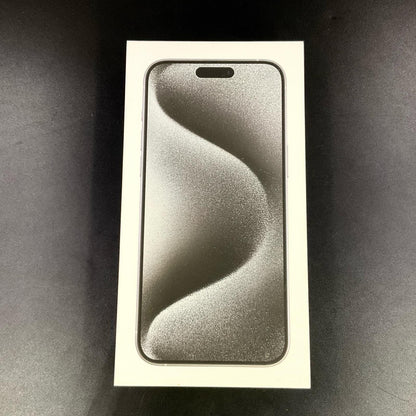 【全額返金保証】【最速発送】Apple iPhone iPhone Pro Max 15 Pro Max 1TB ホワイトチタニウム au 動作確認済 81%