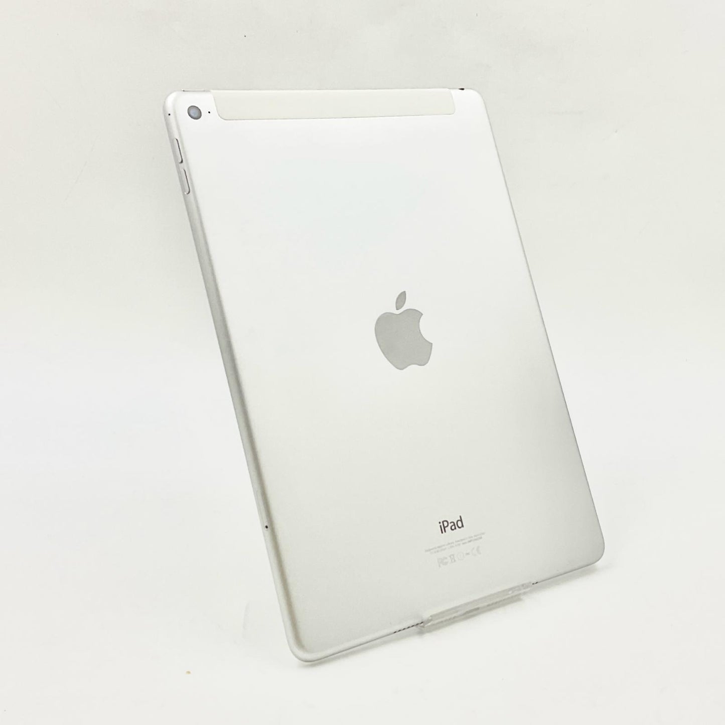 【全額返金保証】【最速発送】Apple iPad Air 9.7インチ 第2世代 16GB シルバー WiFi+Cellular docomo 白ロム 動作確認済