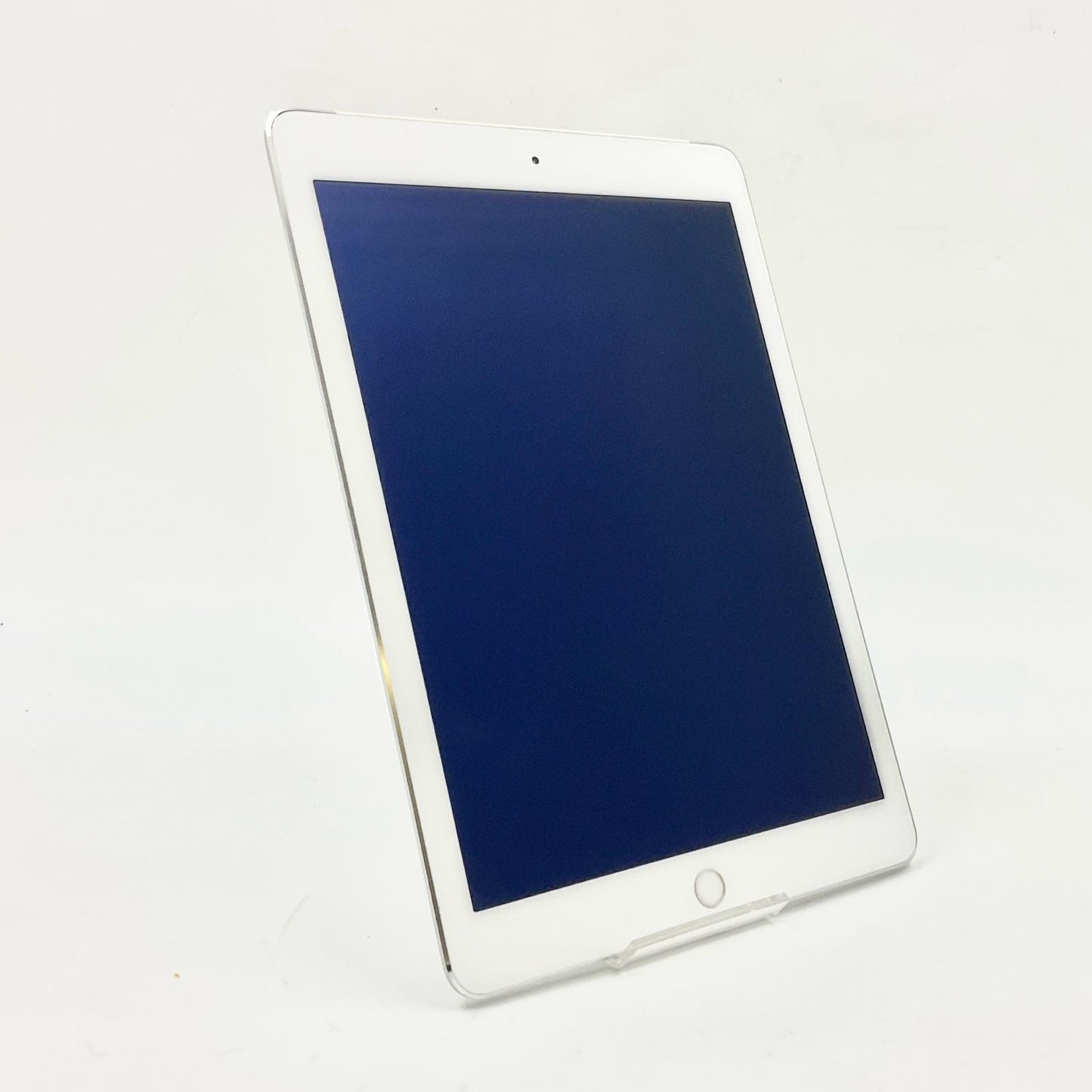 【全額返金保証】【最速発送】Apple iPad Air 9.7インチ 第2世代 16GB シルバー WiFi+Cellular docomo 白ロム 動作確認済