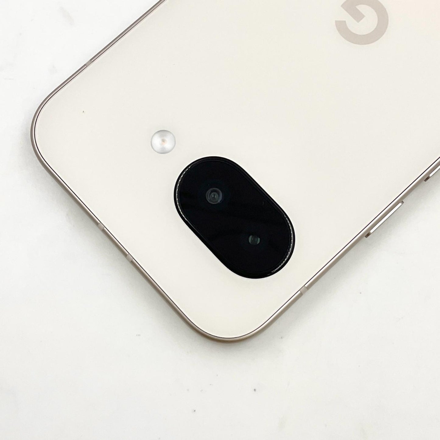 【全額返金保証】【最速発送】Google Pixel 9a 128GB Porcelain SIMフリー G3Y12 美品 動作確認済