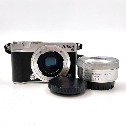 【全額返金保証】【最速発送】Nikon デジタル一眼 1 J5 標準パワーズームレンズキット シルバー 動作確認済