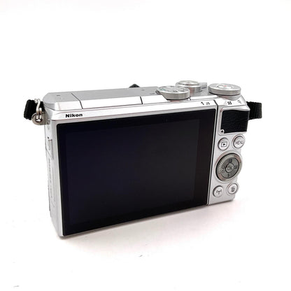【全額返金保証】【最速発送】Nikon デジタル一眼 1 J5 標準パワーズームレンズキット シルバー 動作確認済