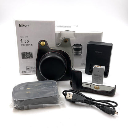 【全額返金保証】【最速発送】Nikon デジタル一眼 1 J5 標準パワーズームレンズキット シルバー 動作確認済