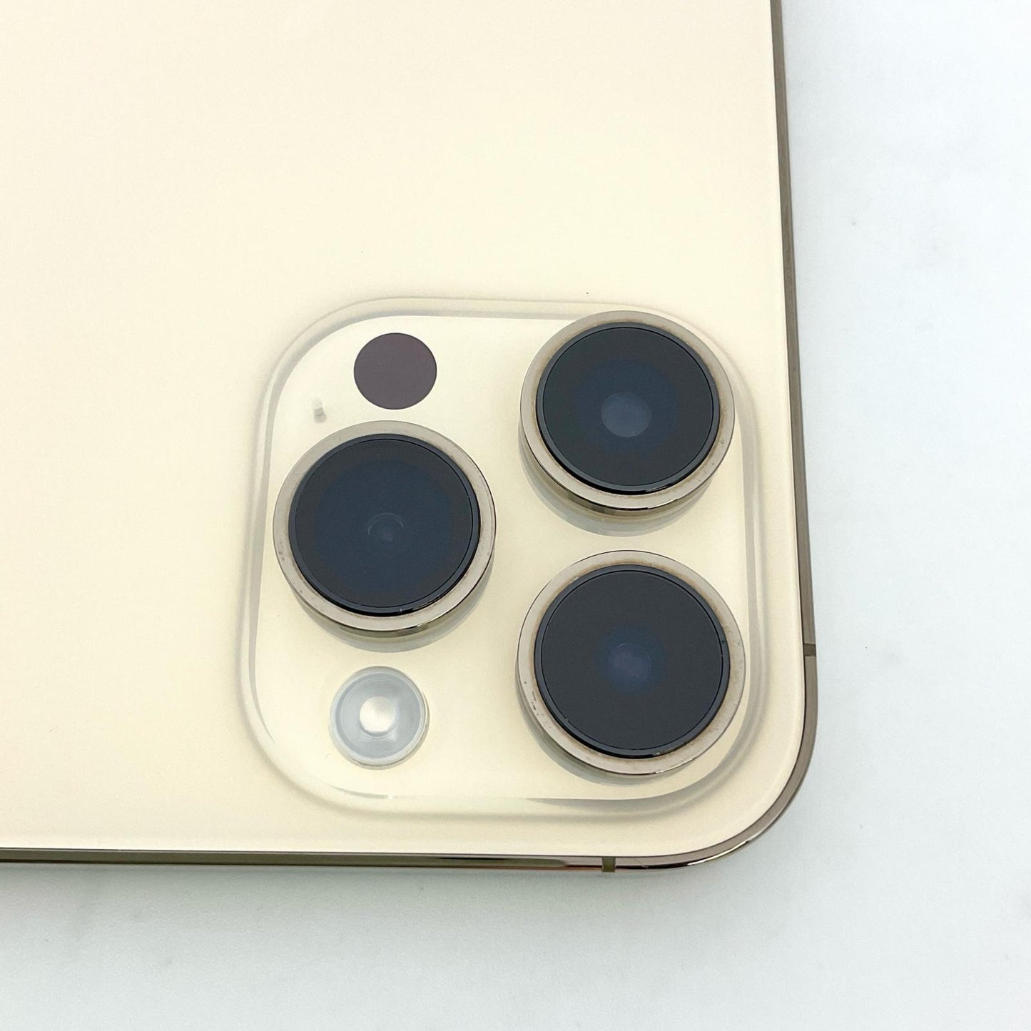 【全額返金保証】【最速発送】Apple iPhone iPhone 14 Pro Max 256GB ゴールド docomo 白ロム 美品 動作確認済 83%