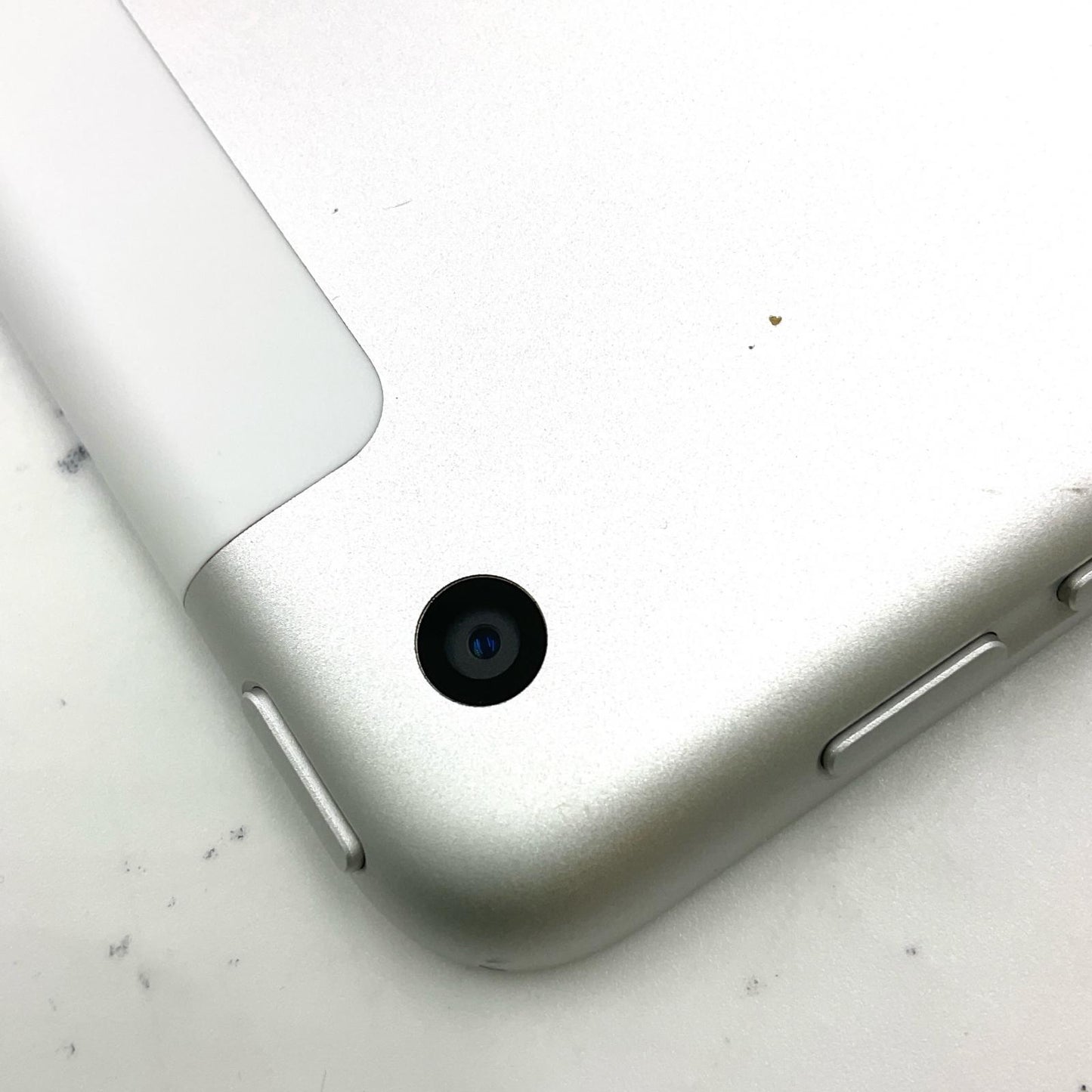 【全額返金保証】【最速発送】Apple iPad iPad 10.2インチ 第9世代 64GB シルバー WiFi+Cellular au 白ロム 動作確認済