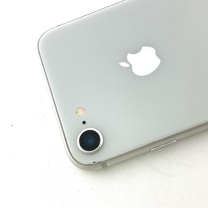 【全額返金保証】【最速発送】Apple iPhone iPhone 8 64GB シルバー au 白ロム 動作確認済 82%