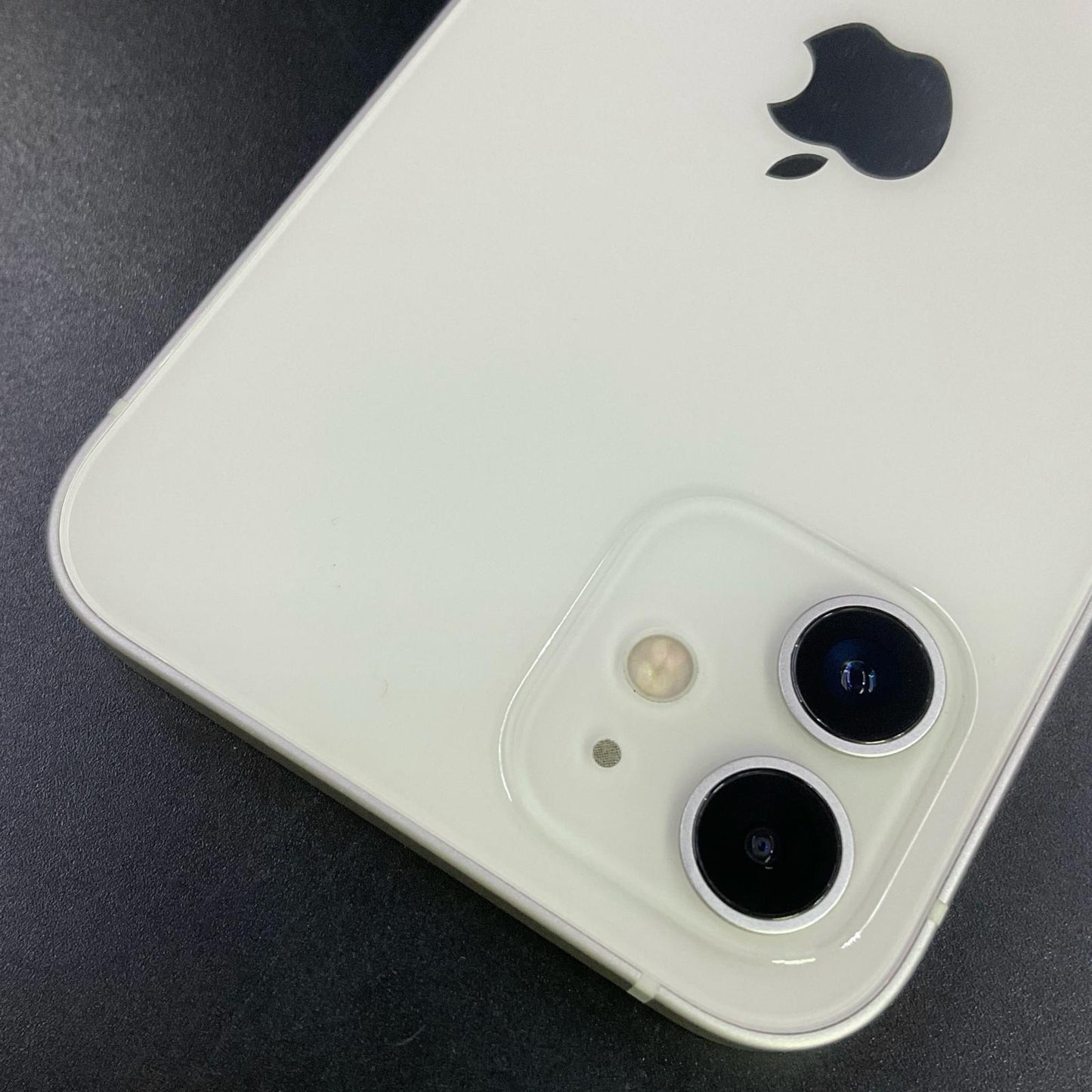 【全額返金保証】【最速発送】Apple iPhone iPhone 12 64GB ホワイト docomo 白ロム 美品 動作確認済 88%