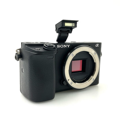 【全額返金保証】【最速発送】Sony デジタル一眼 α6400 ILCE-6400M 高倍率ズームレンズキット ブラック 美品 動作確認済