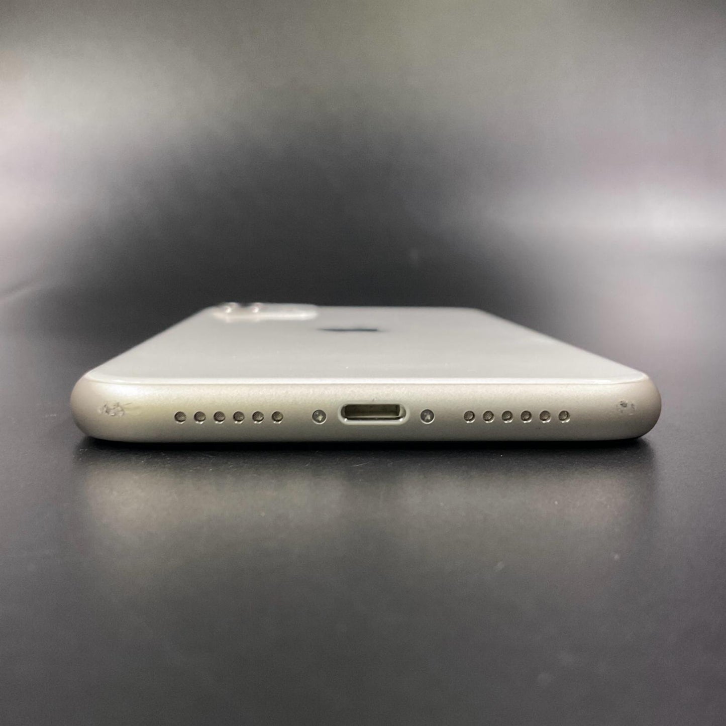 【全額返金保証】【最速発送】Apple iPhone iPhone 11 64GB ホワイト docomo 白ロム 動作確認済 76%