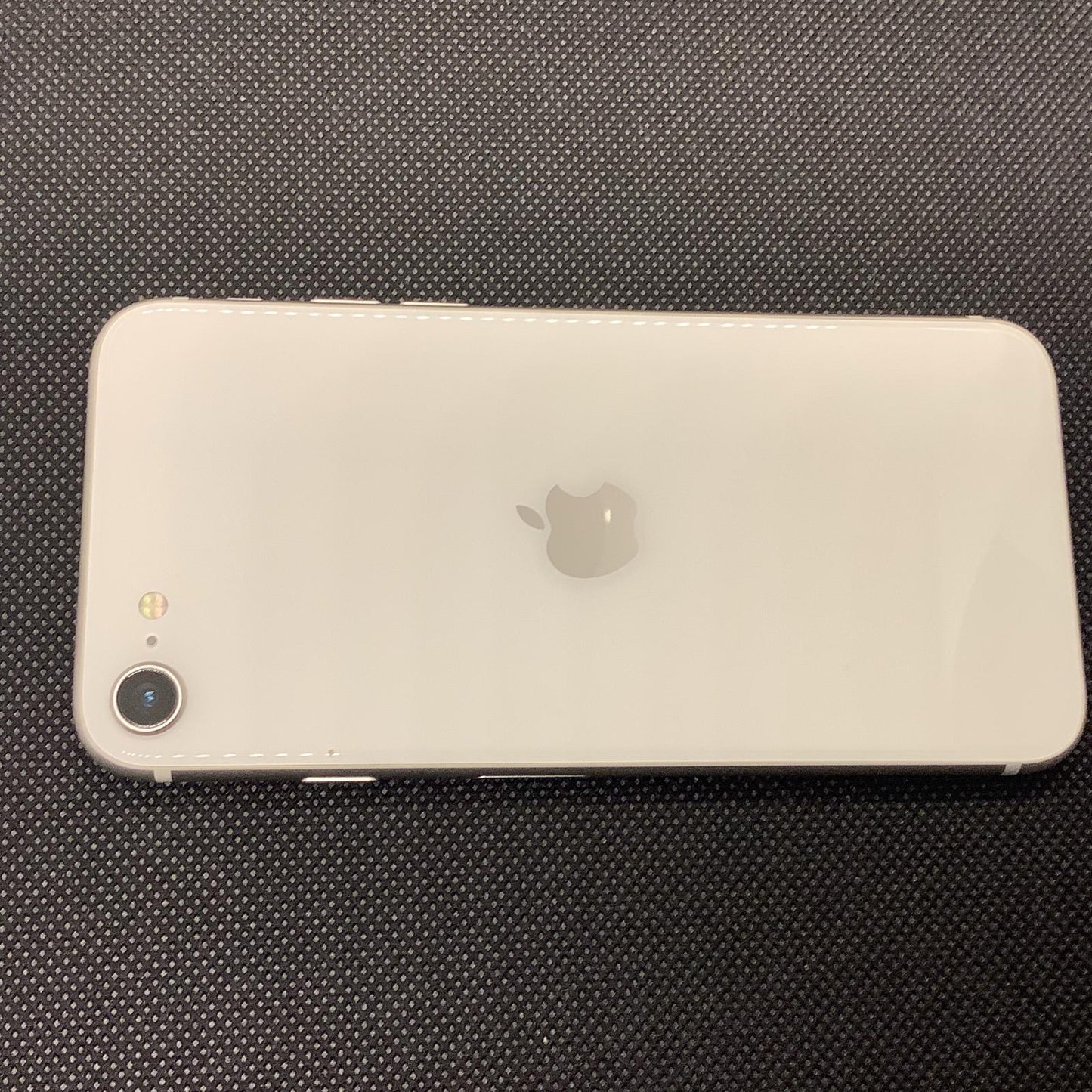 【全額返金保証】【最速発送】Apple iPhone iPhone SE（第3世代） 64GB スターライト au SIMフリー 動作確認済 78%