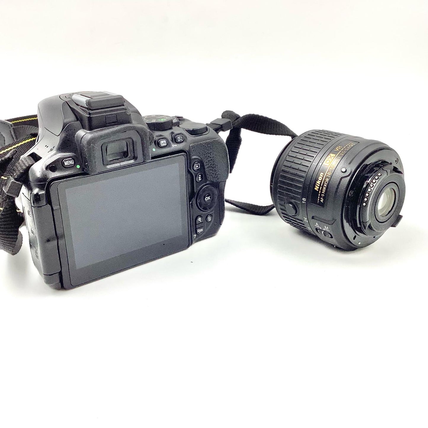 【全額返金保証】【最速発送】Nikon デジタル一眼 D5500 18-55 VR II レンズキット [ブラック] 動作確認済