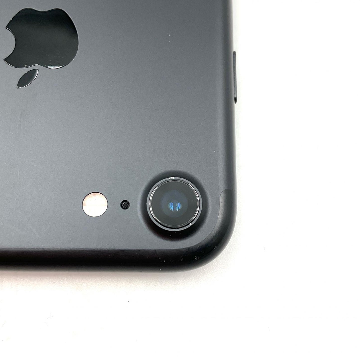 【全額返金保証】【最速発送】Apple iPhone iPhone 7 32GB ブラック au 白ロム 動作確認済 87%