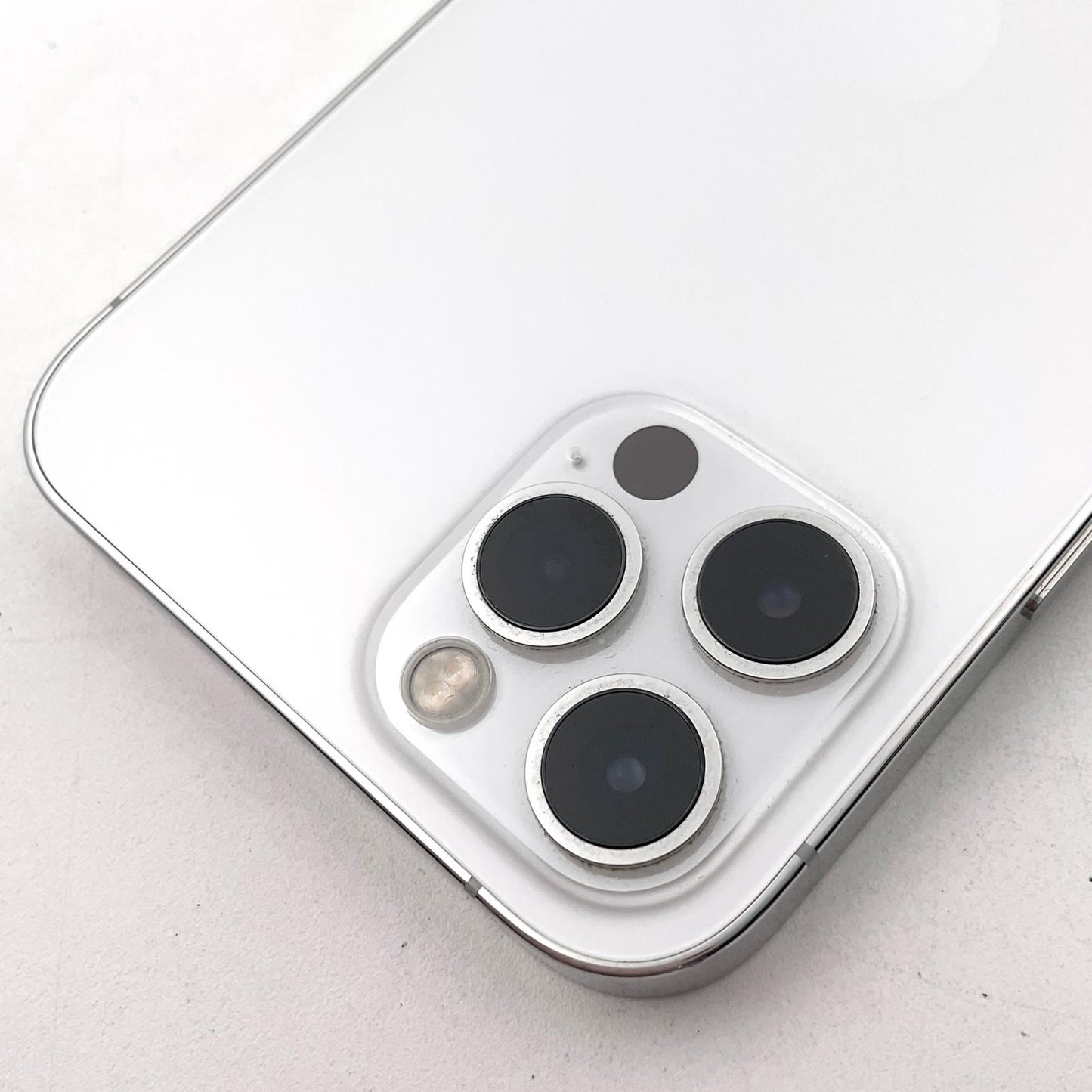 【全額返金保証】【最速発送】Apple iPhone iPhone 12 Pro 256GB シルバー au 白ロム 動作確認済 86%