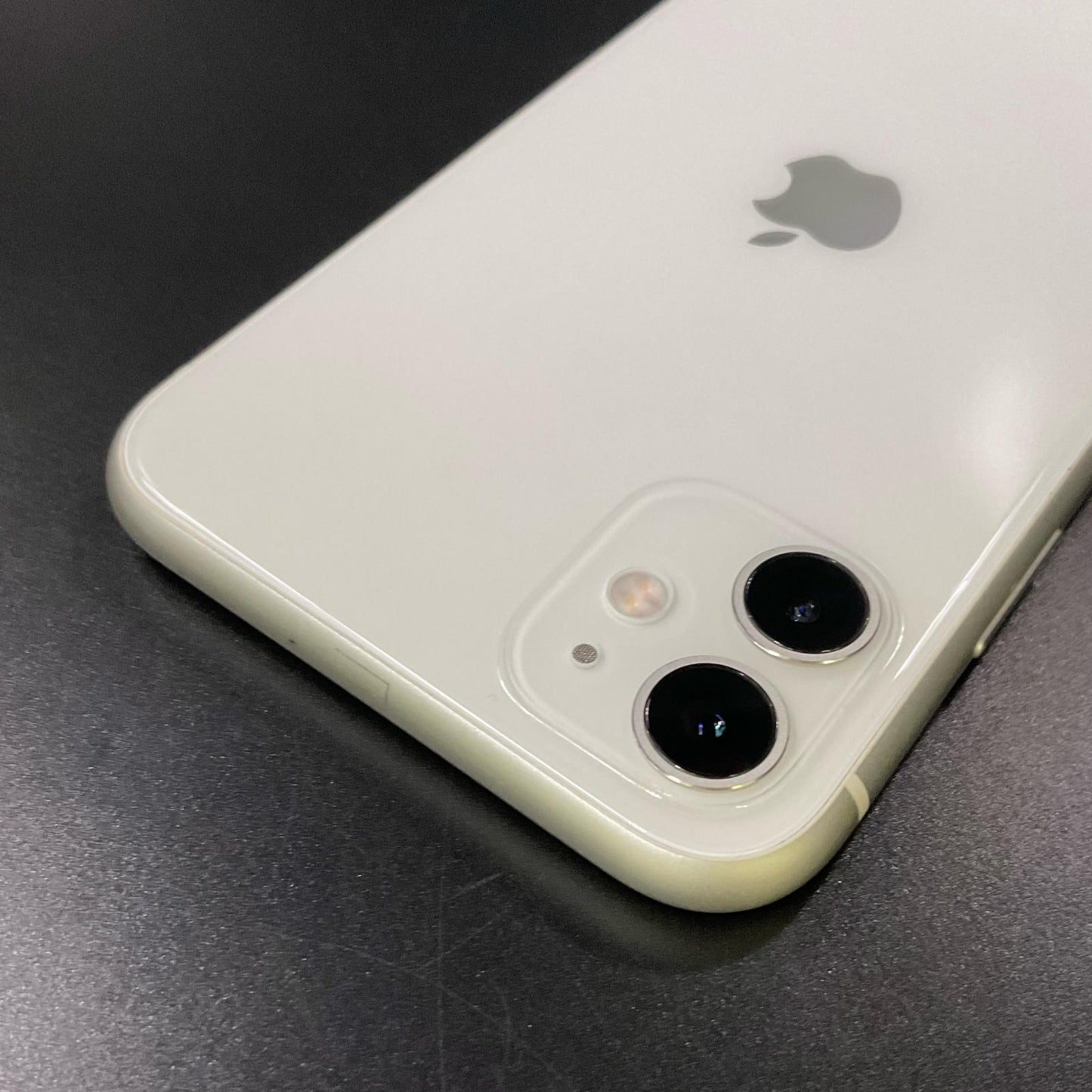 【全額返金保証】【最速発送】Apple iPhone iPhone 11 128GB ホワイト SIMフリー 白ロム 動作確認済 83%