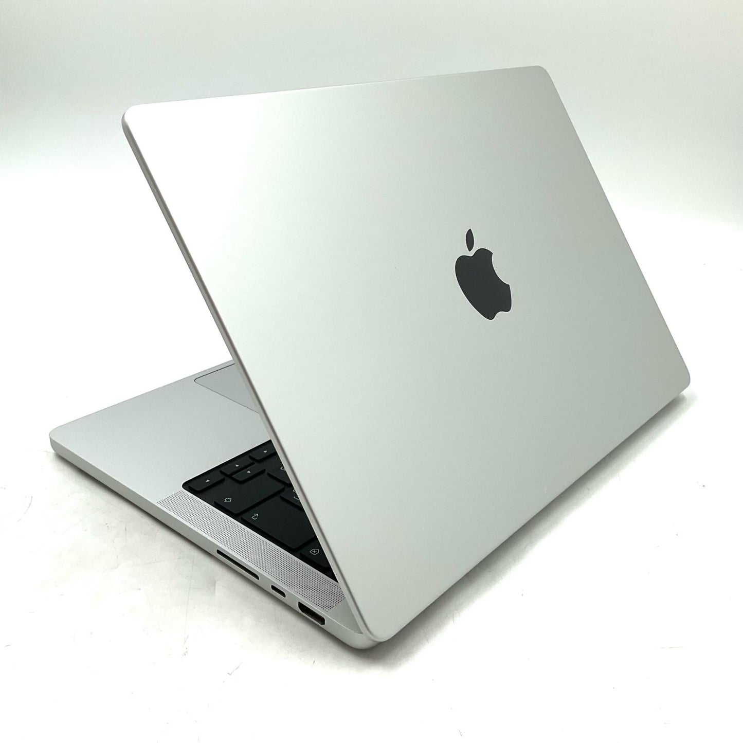 【全額返金保証】【最速発送】Apple MacBook Pro 14.2インチ 2024 Apple M4 16GB SSD 1TB シルバー 100% 美品 動作確認済