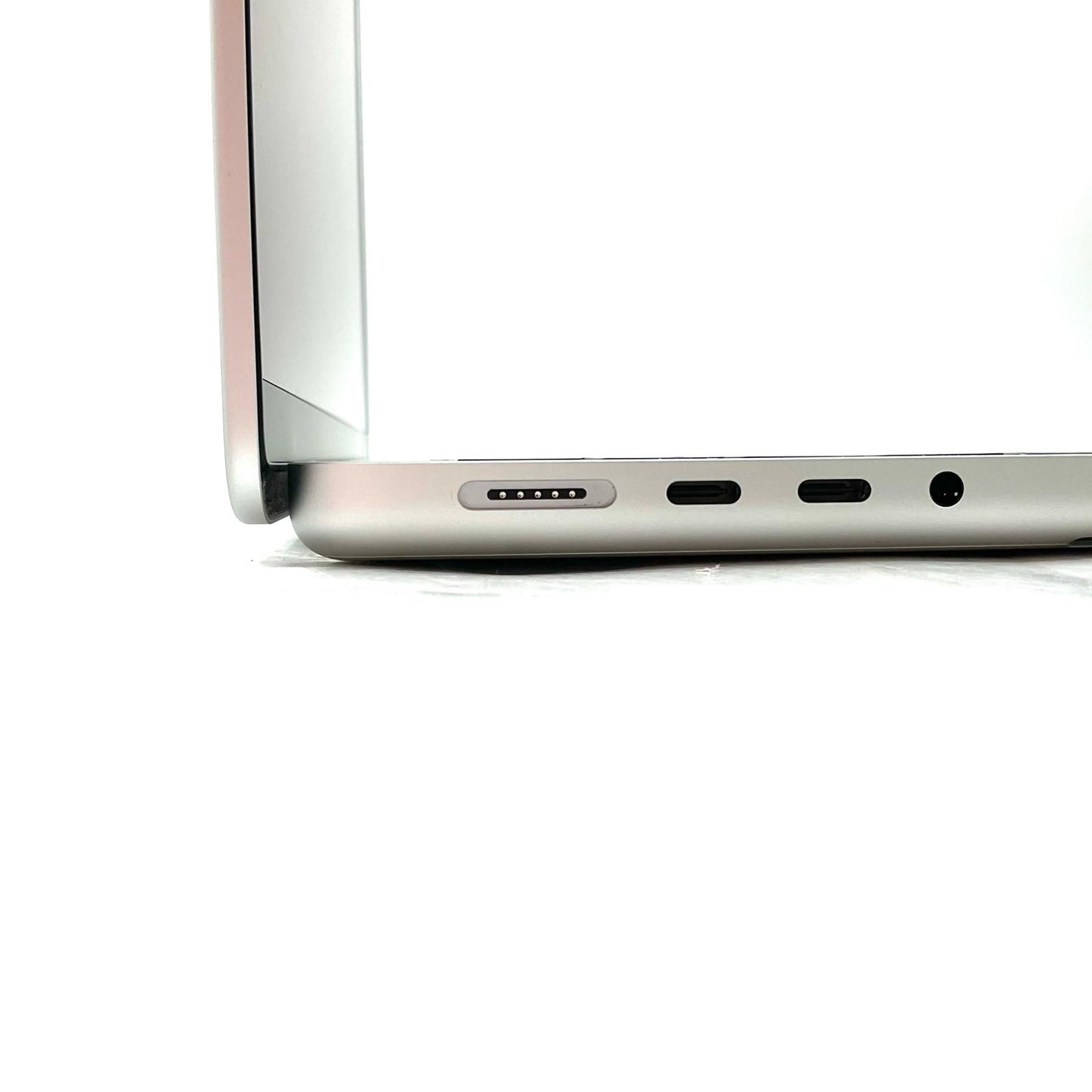 【全額返金保証】【最速発送】Apple MacBook Pro 14.2インチ 2024 Apple M4 16GB SSD 1TB シルバー 100% 美品 動作確認済