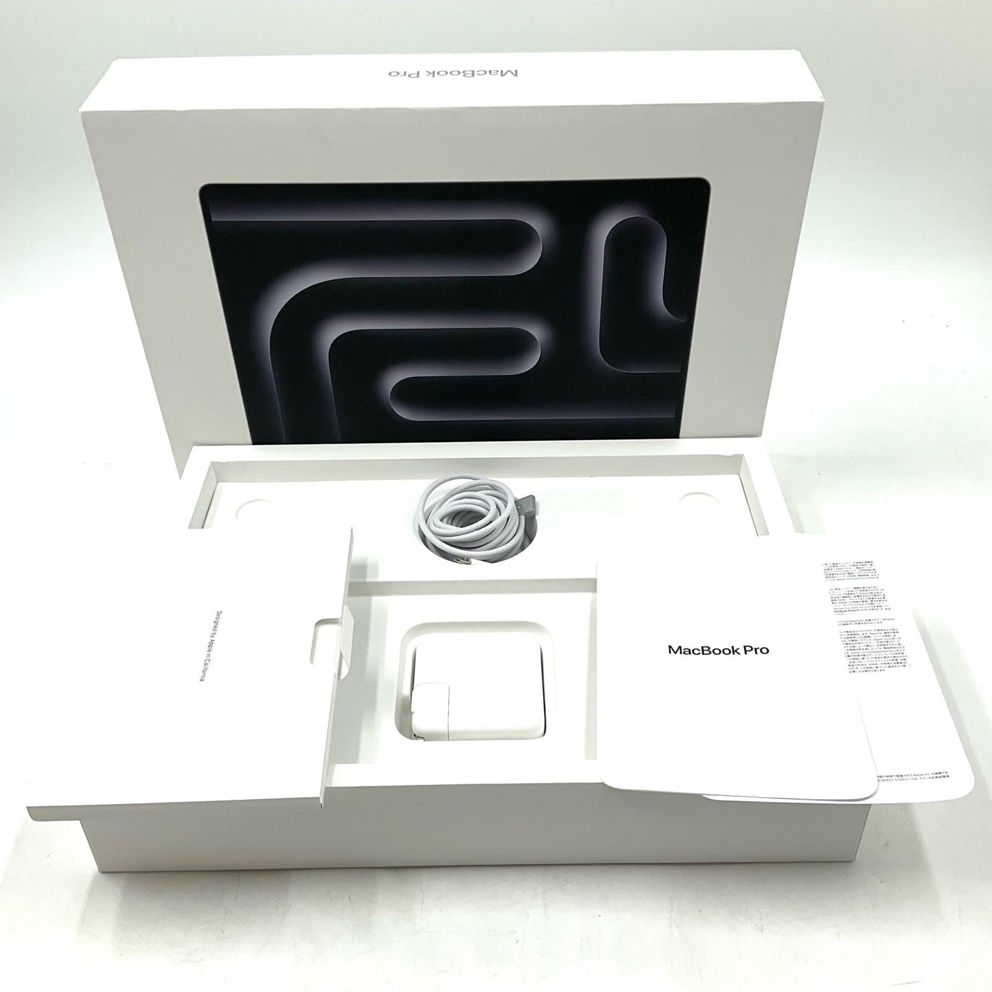 【全額返金保証】【最速発送】Apple MacBook Pro 14.2インチ 2024 Apple M4 16GB SSD 1TB シルバー 100% 美品 動作確認済