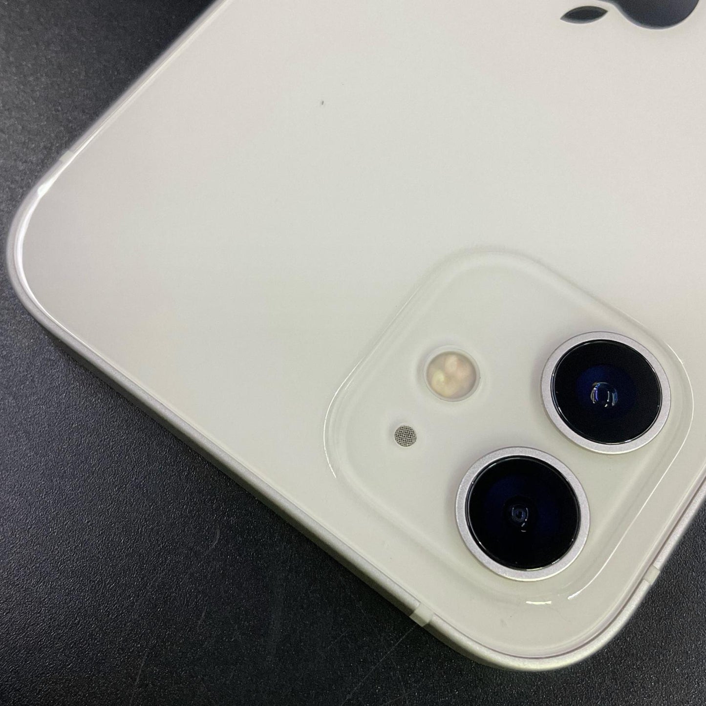 【全額返金保証】【最速発送】Apple iPhone iPhone 12 64GB ホワイト docomo 白ロム 美品 動作確認済 83%