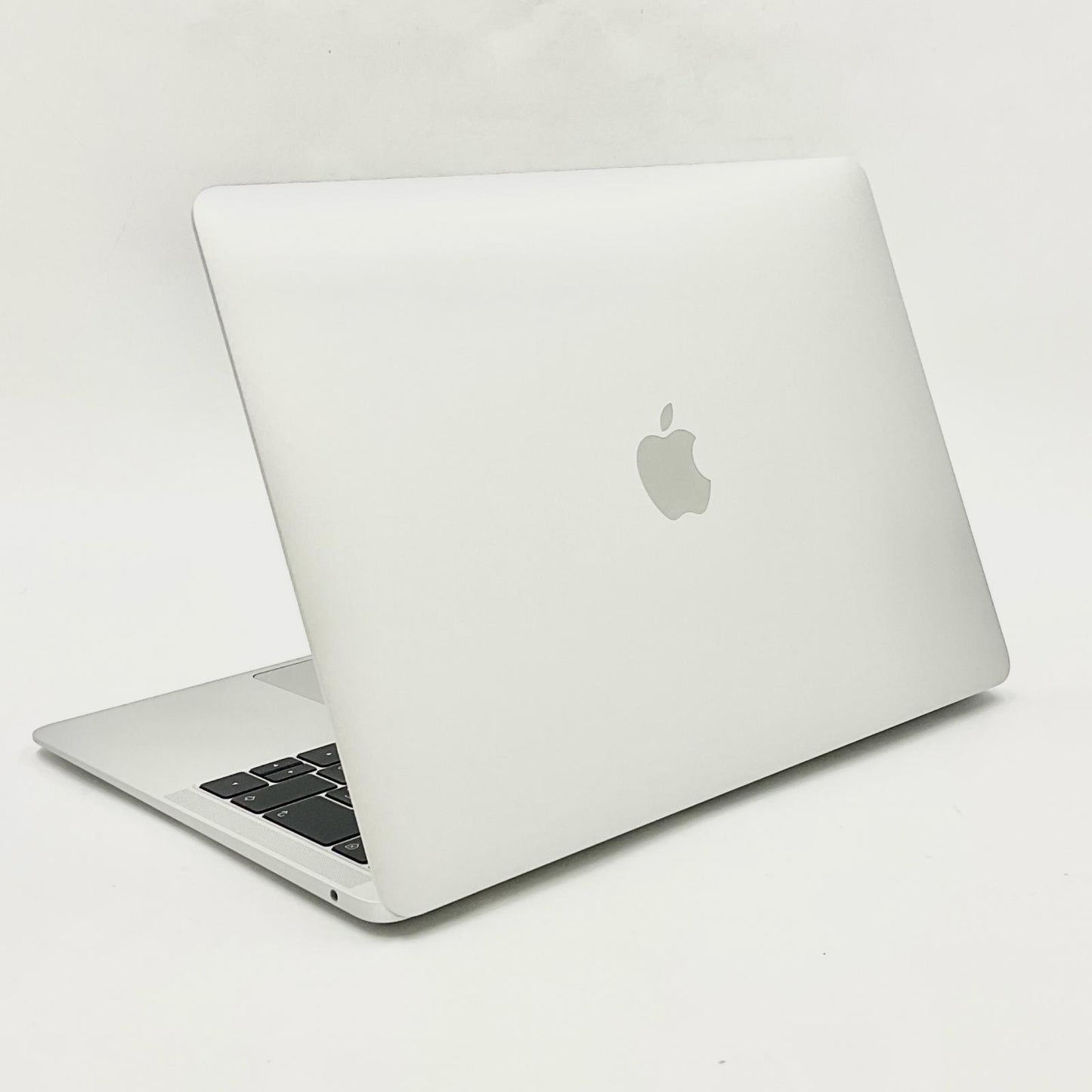 【全額返金保証】【最速発送】Apple MacBook Air 13.3インチ 2018 1.6 GHz Intel Core i5 8GB SSD 256GB シルバー 88.6% 動作確認済