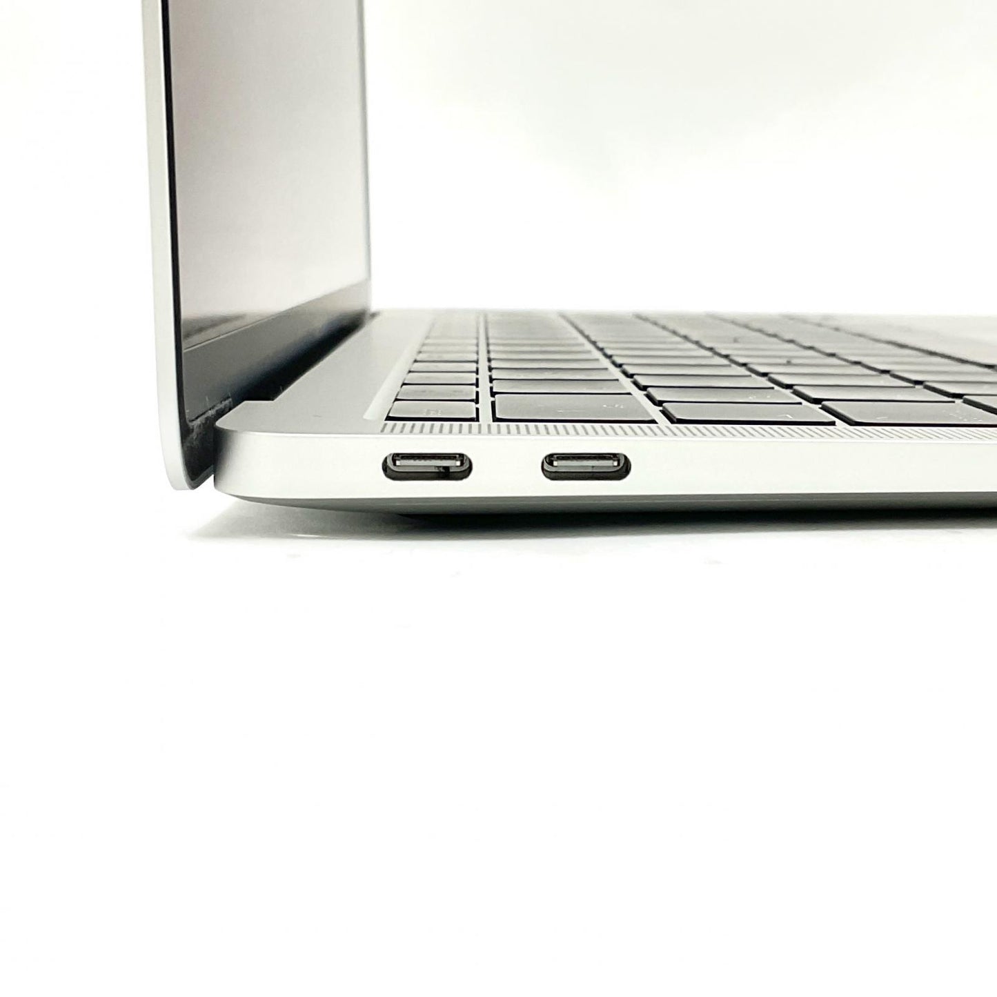 【全額返金保証】【最速発送】Apple MacBook Air 13.3インチ 2018 1.6 GHz Intel Core i5 8GB SSD 256GB シルバー 88.6% 動作確認済