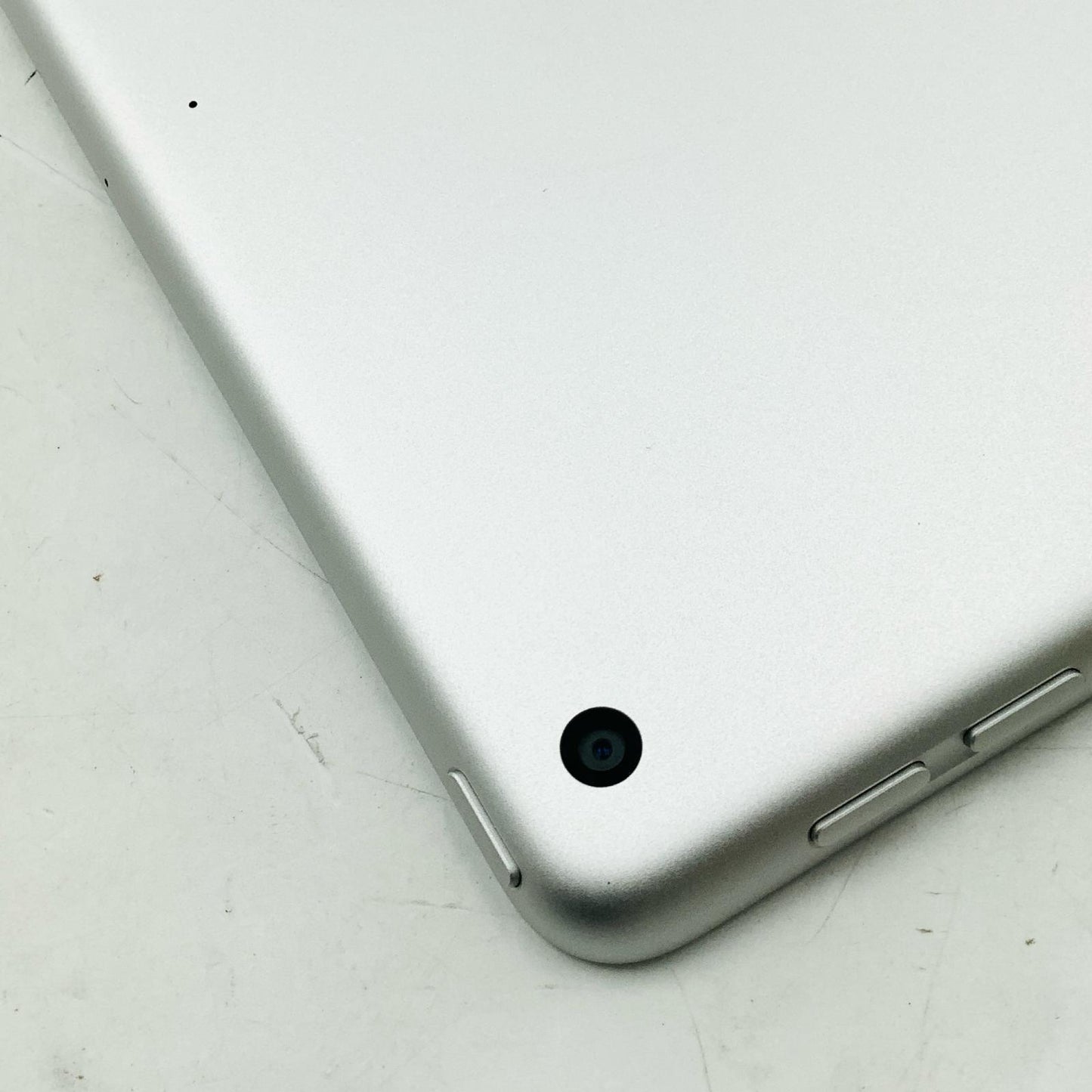 【全額返金保証】【最速発送】Apple iPad iPad 10.2インチ 第9世代 64GB シルバー Wi-Fi 超美品 動作確認済