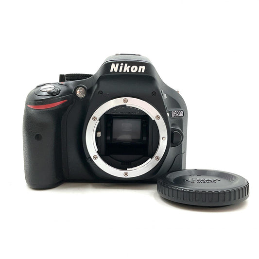 【全額返金保証】【最速発送】Nikon デジタル一眼 D5200 18-55 VR レンズキット [ブラック] 動作確認済