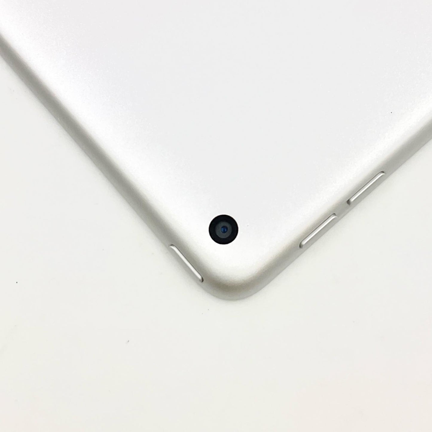 【全額返金保証】【最速発送】Apple iPad iPad 10.2インチ 第9世代 64GB シルバー Wi-Fi 超美品 動作確認済