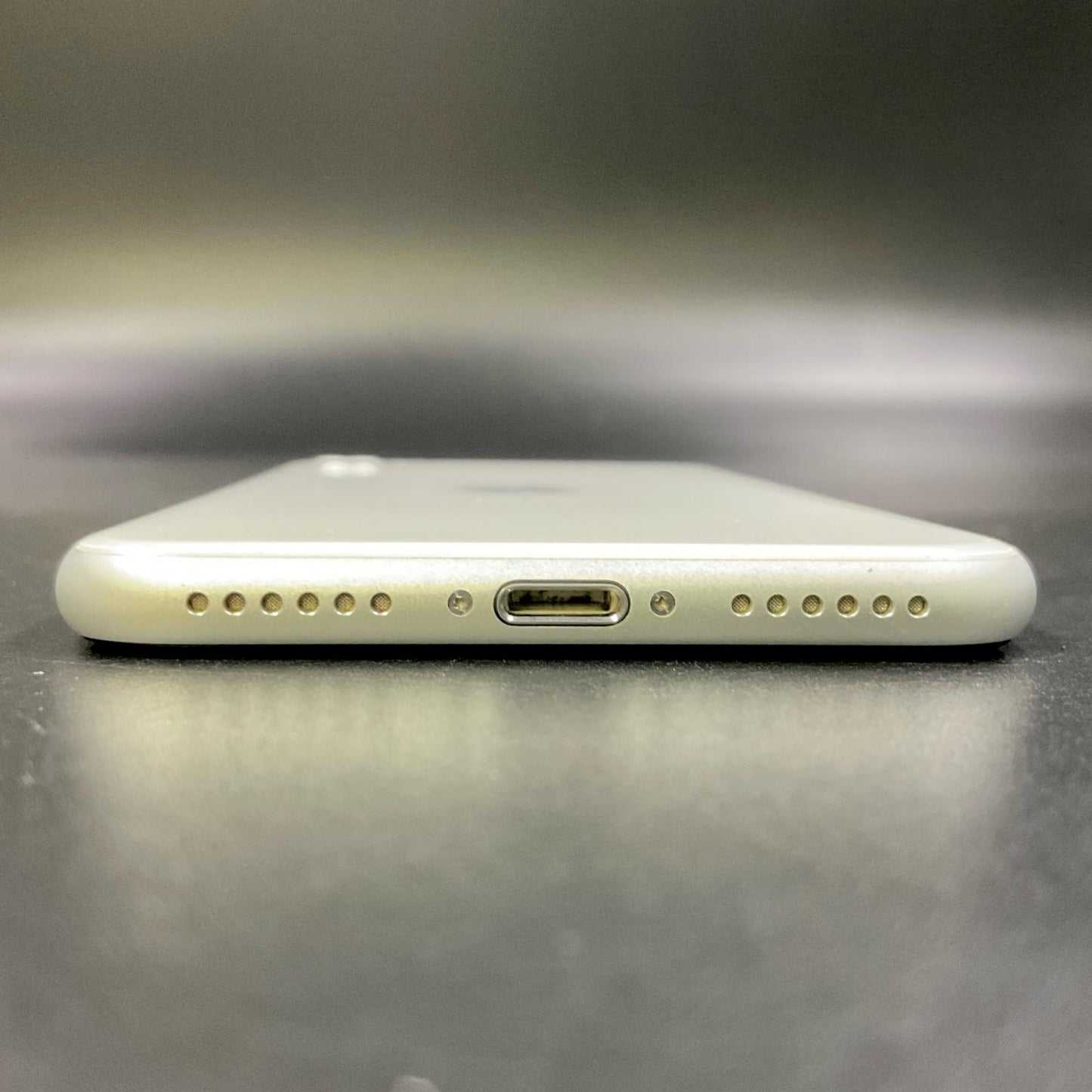 【全額返金保証】【最速発送】Apple iPhone iPhone SE（第2世代） 256GB ホワイト SIMフリー 動作確認済 100%