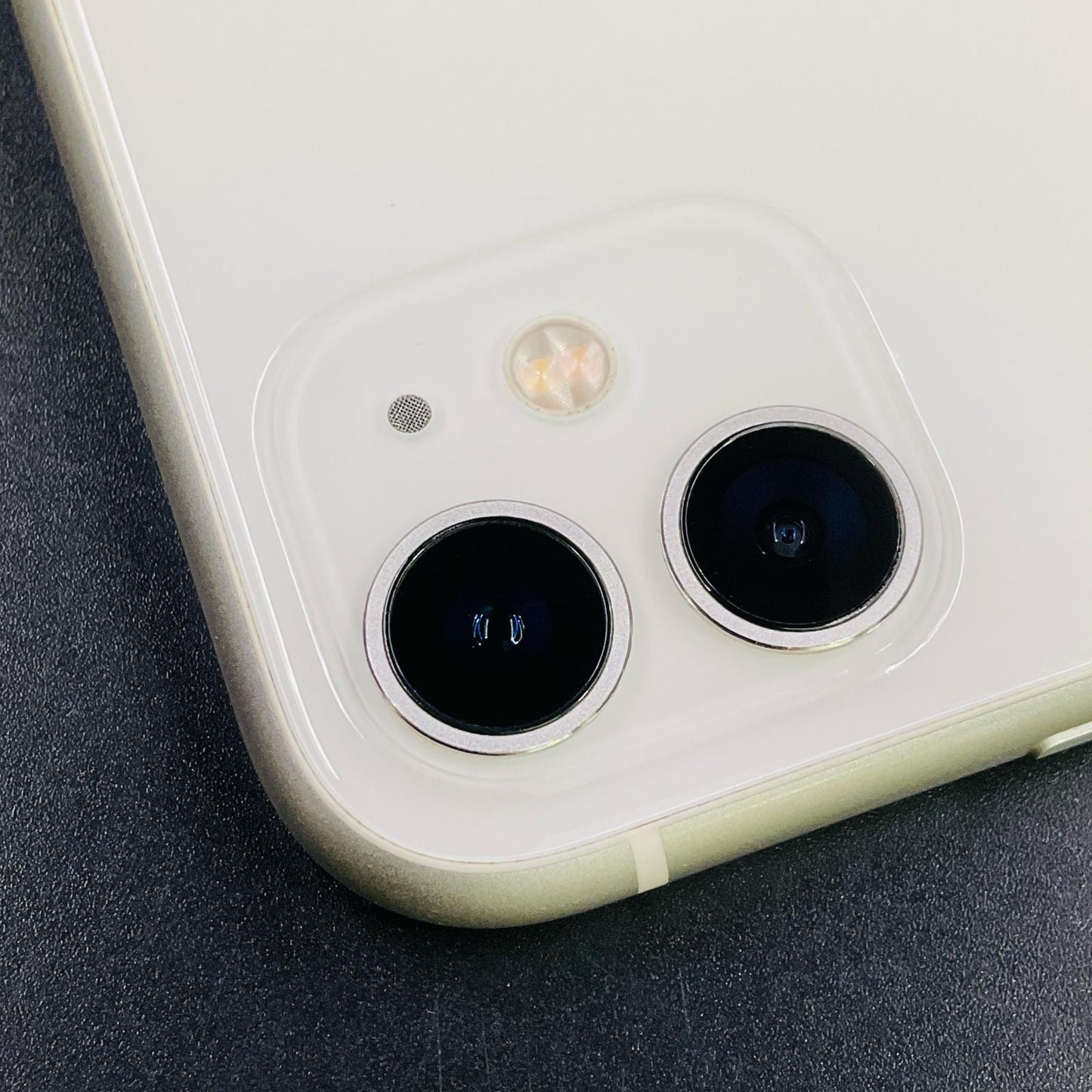 【全額返金保証】【最速発送】Apple iPhone iPhone 11 64GB ホワイト au 白ロム 動作確認済 91.1%