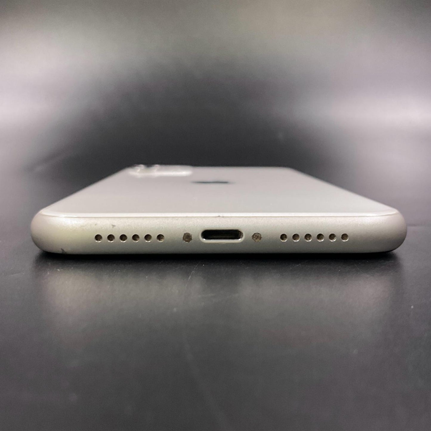 【全額返金保証】【最速発送】Apple iPhone iPhone 11 128GB ホワイト docomo 白ロム 動作確認済 80%