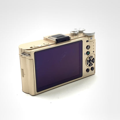 【全額返金保証】【最速発送】PENTAX デジタル一眼 Q-S1 ボディ [シャンパンゴールド×クリーム] 動作確認済