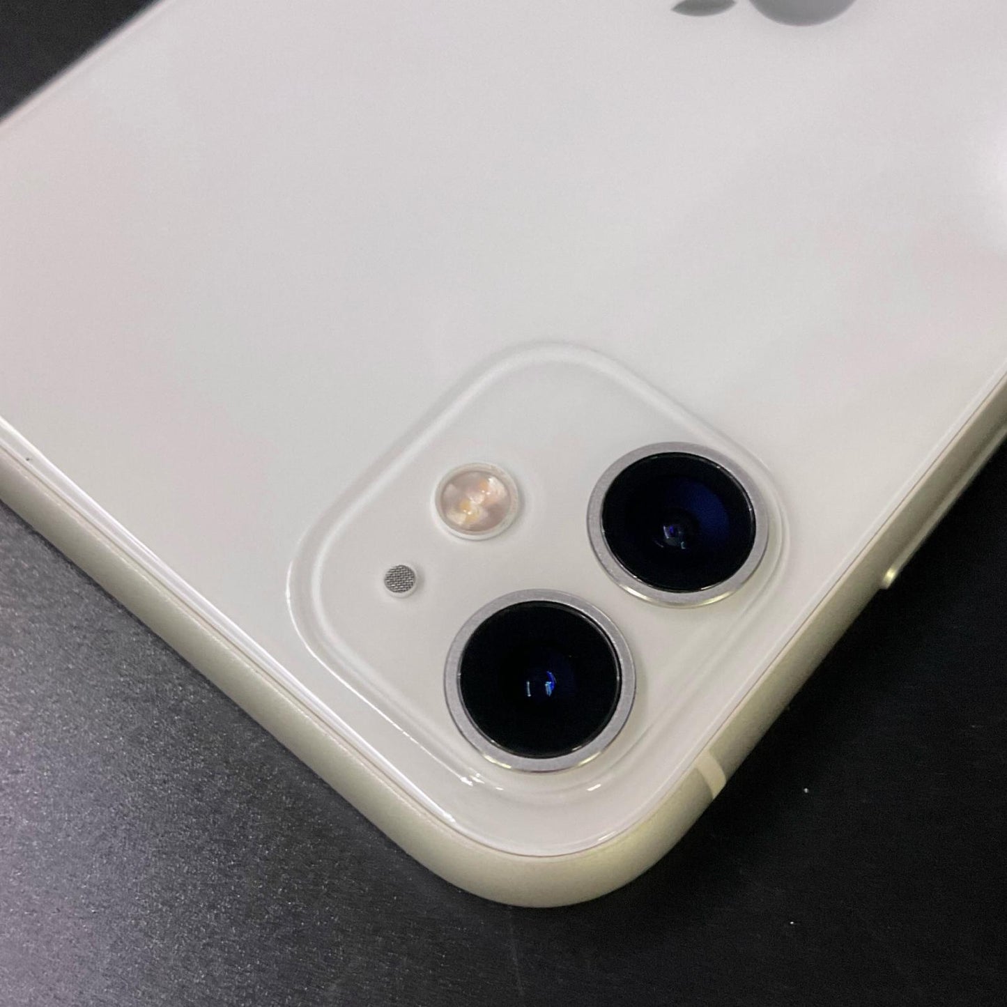 【全額返金保証】【最速発送】Apple iPhone iPhone 11 128GB ホワイト docomo 白ロム 動作確認済 78%