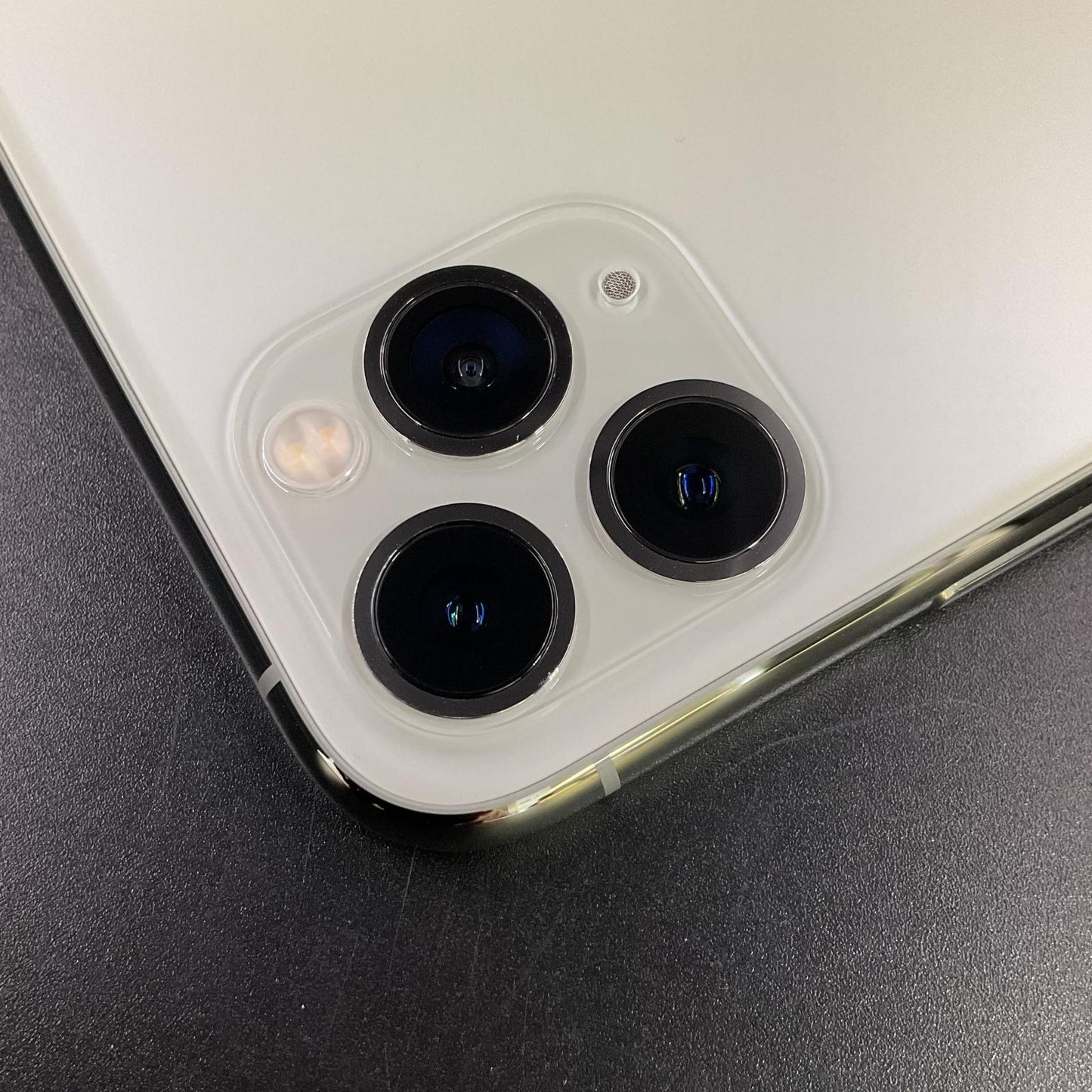 【全額返金保証】【最速発送】Apple iPhone iPhone 11 Pro 64GB シルバー docomo 白ロム 超美品 動作確認済 100%