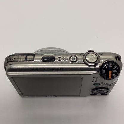 【全額返金保証】【最速発送】FUJIFILM コンパクトデジタルカメラ FinePix F300EXR [シルバー] 動作確認済