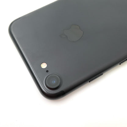 【全額返金保証】【最速発送】Apple iPhone iPhone 7 32GB ブラック au 白ロム 動作確認済 81%