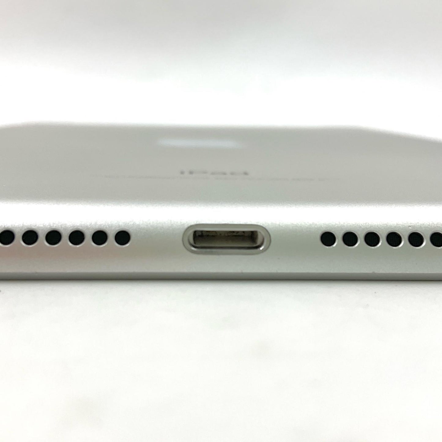 【全額返金保証】【最速発送】Apple iPad iPad 9.7インチ 第5世代 32GB シルバー WiFi+Cellular docomo SIMフリー 白ロム 動作確認済