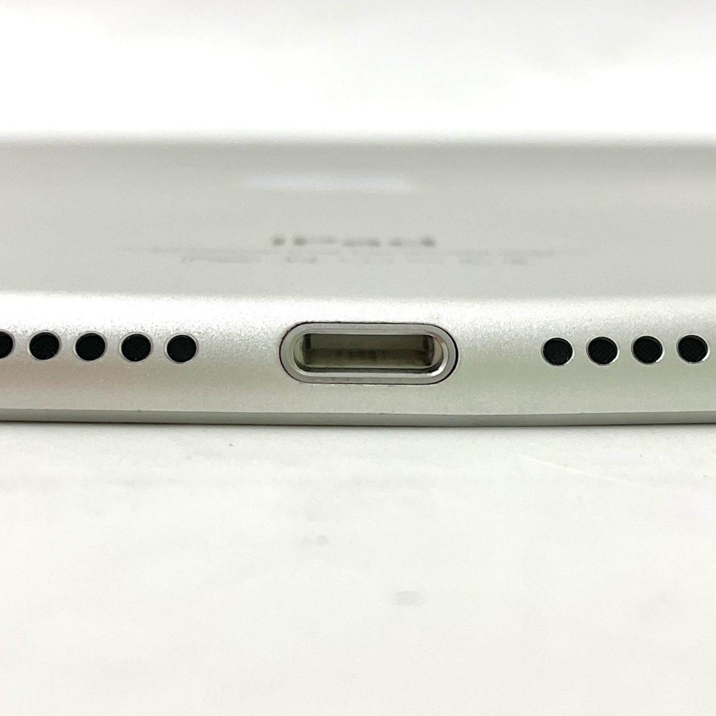 【最速発送】Apple iPad Air 9.7インチ 第2世代 32GB シルバー Wi-Fi【難有】