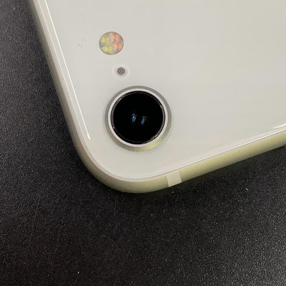 【全額返金保証】【最速発送】Apple iPhone iPhone SE（第2世代） 128GB ホワイト docomo 白ロム 動作確認済 83%